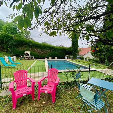Apartment Studio Elegant Dans Avec Acces Piscine, A Deux Pas De Vichy Creuzier-le-Vieux